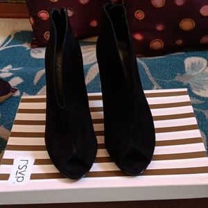 rspv Suede Peep Two Platform Booties